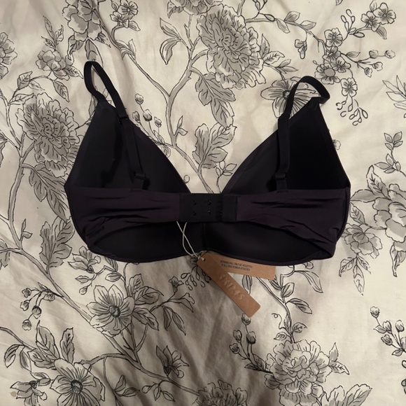 SKIMS Wireless Form Push-Up Plunge Bra Size 32DD NWT - Picture 4 of 10